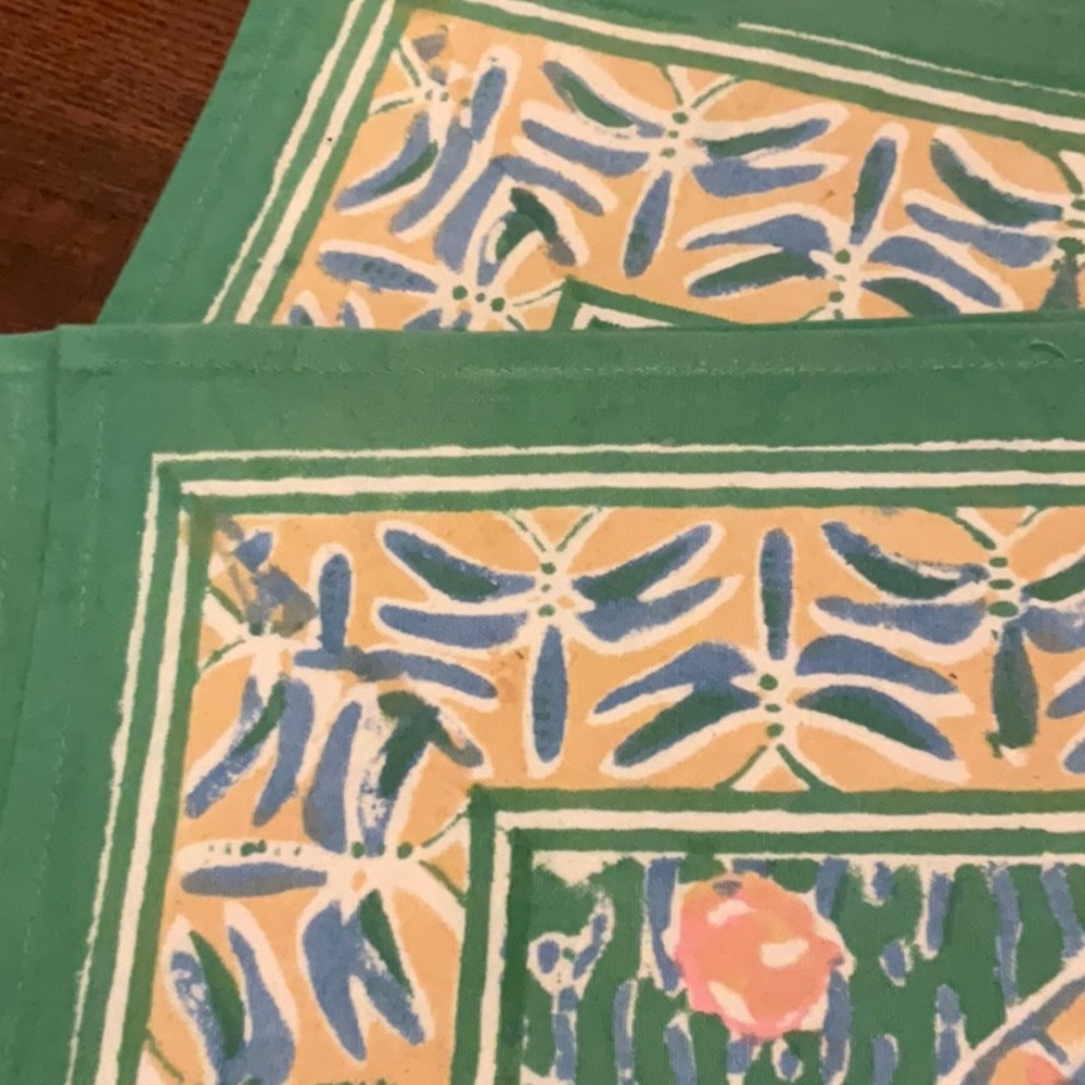 Wonderful hand screened placemats!  Set of 6. Beautiful design and colors!  Nice - Picture 3 of 7